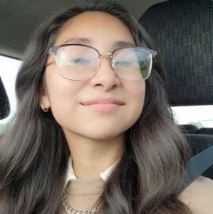 Meet your Posher, Cassandra